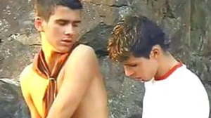 Young gay jogger suck a hunky stranger