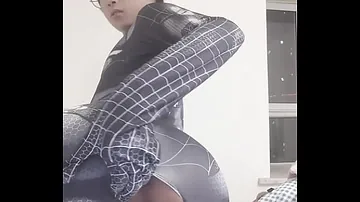 Xixiboy goes all surrounding on Spider-Dude's