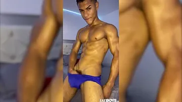 Humpin' Latina with a uber-cute culo wanks off and