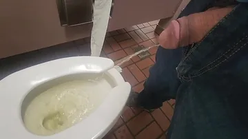 Madpisser takes a big dong in public like a champ