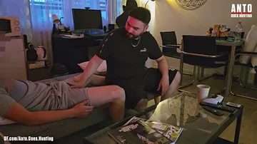 AntoGoesHunting's GIRLFRIEND attempts out a hetero